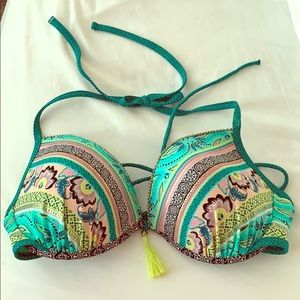 Never Worn, NWOT. Shade & Shore bikini top 38c